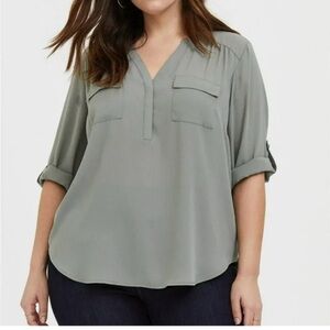 NWT torrid HARPER GEORGETTE PULLOVER 3/4 SLEEVE TUNIC BLOUSE. Green size M/L